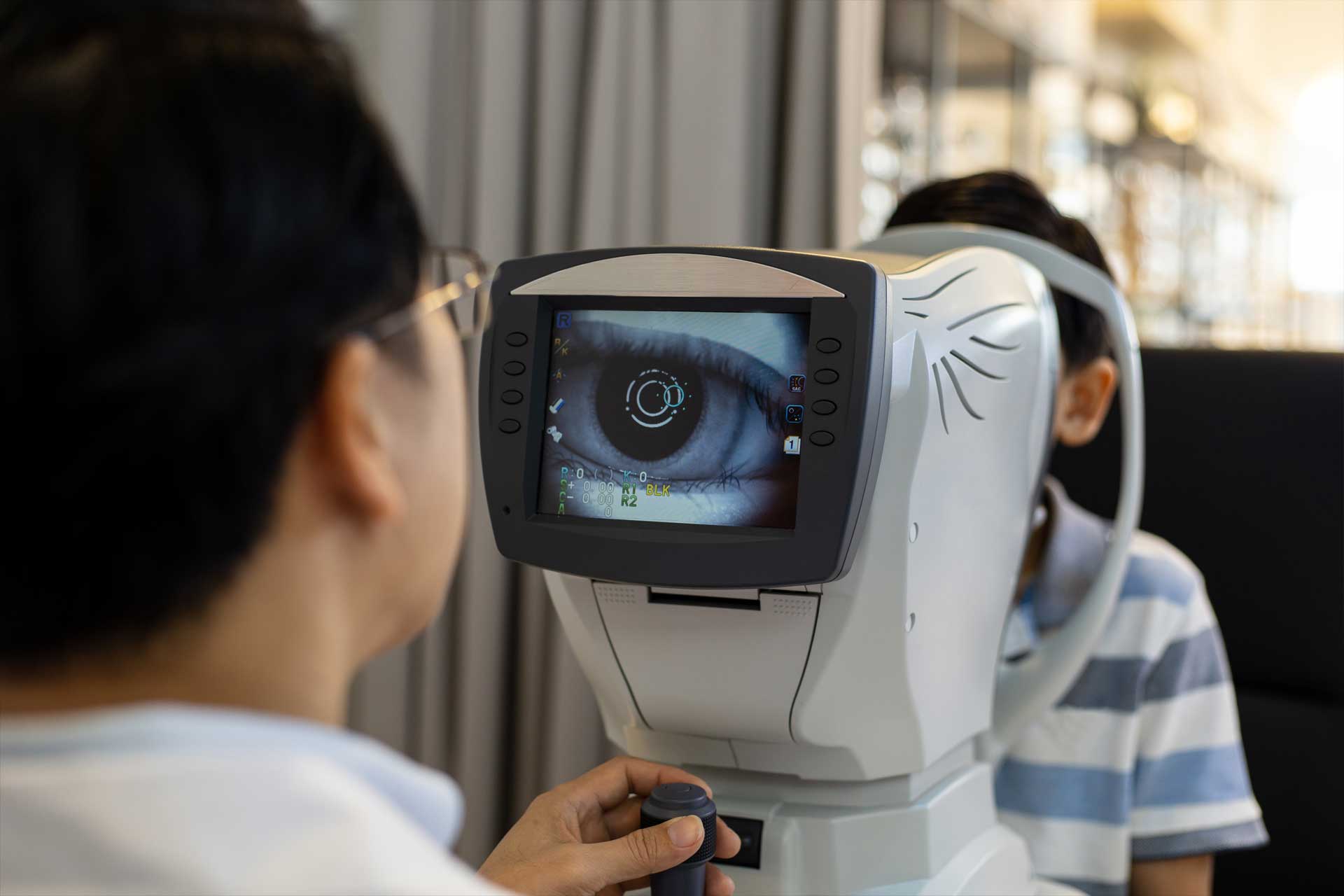 eye health examination by an eye doctor near nashville and brentwood